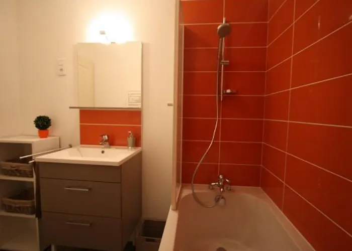 Appartement Rénové, Proche Centre-ville épinal, 2 Chambres, Confort, Wifi, Parking - Fr-1-589-54 *